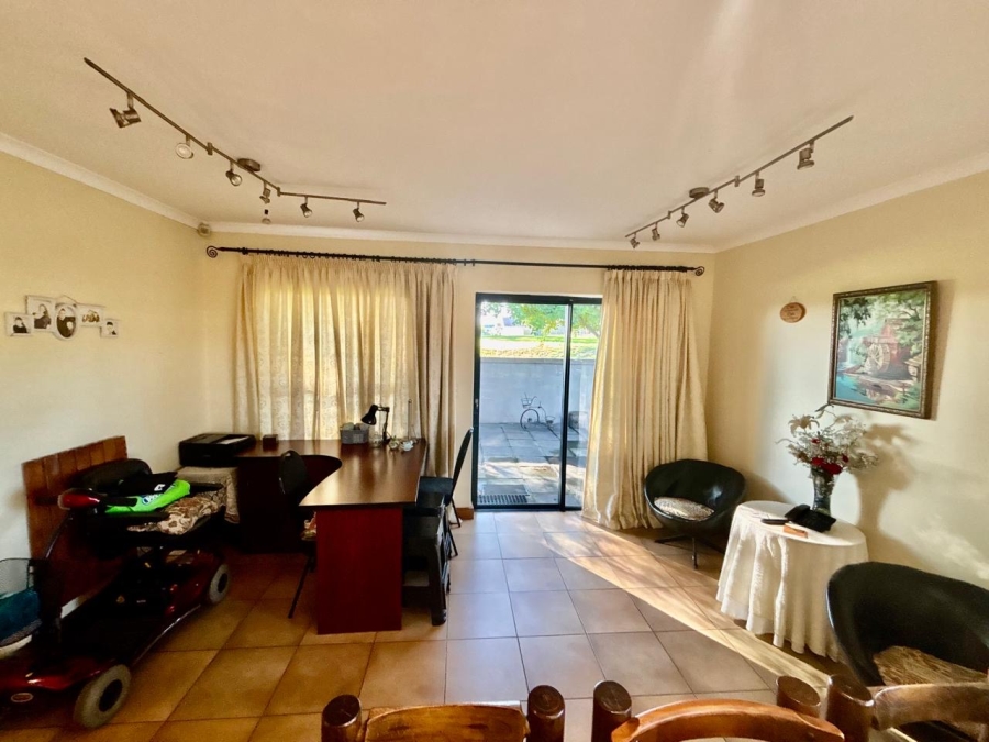 3 Bedroom Property for Sale in Eikenbosch Western Cape